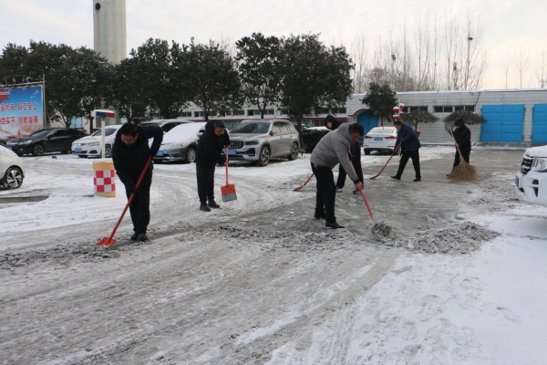 風雪見擔當 除雪聚力量