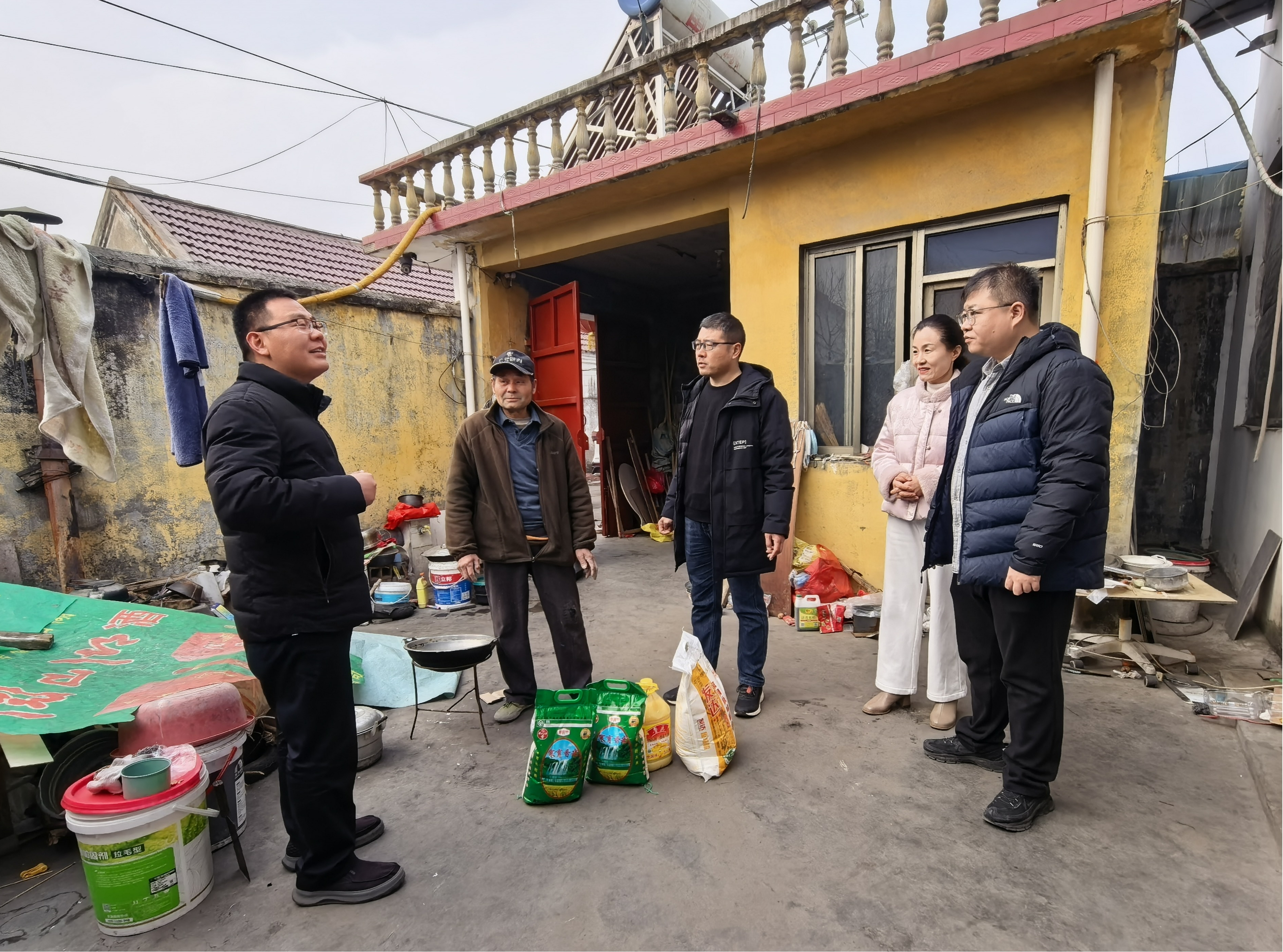 微礦集團到殷莊社區開展春節送溫暖走訪慰問活動